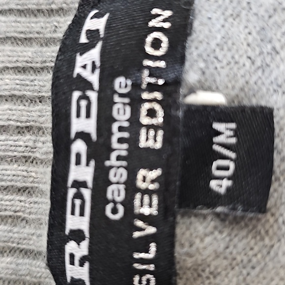 REPEAT SILVER ADITION Gray Women's Cashmere Sweater, with White Trimed Botton M - Picture 7 of 9